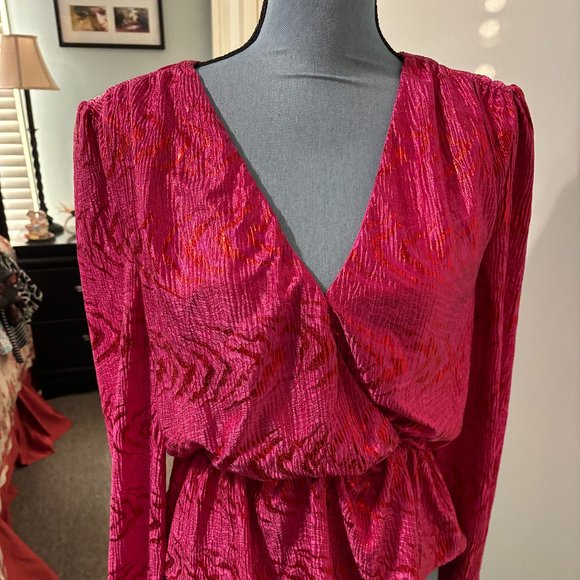 FAB'RIK LADIES SIZE M. HOT PINK PULL OVER TOP GATHERS BLOUSE - Picture 1 of 3